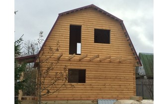 Построенный дом из бруса под усадку