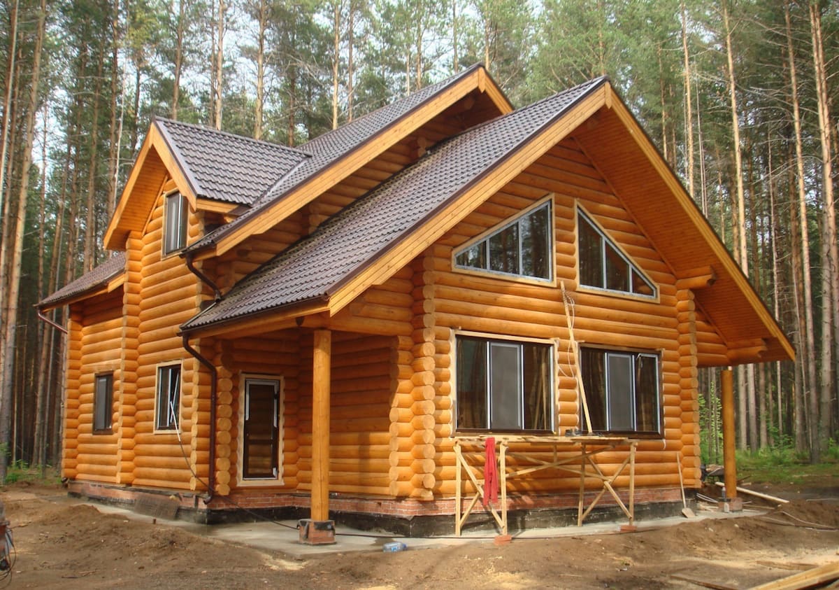 Строительство дома из бревна